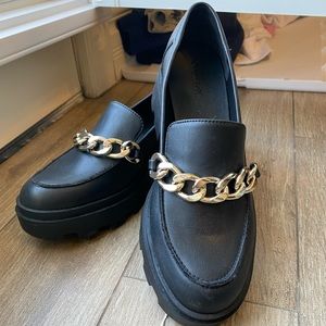 PLATFORM LOAFERS WITH CHAIN